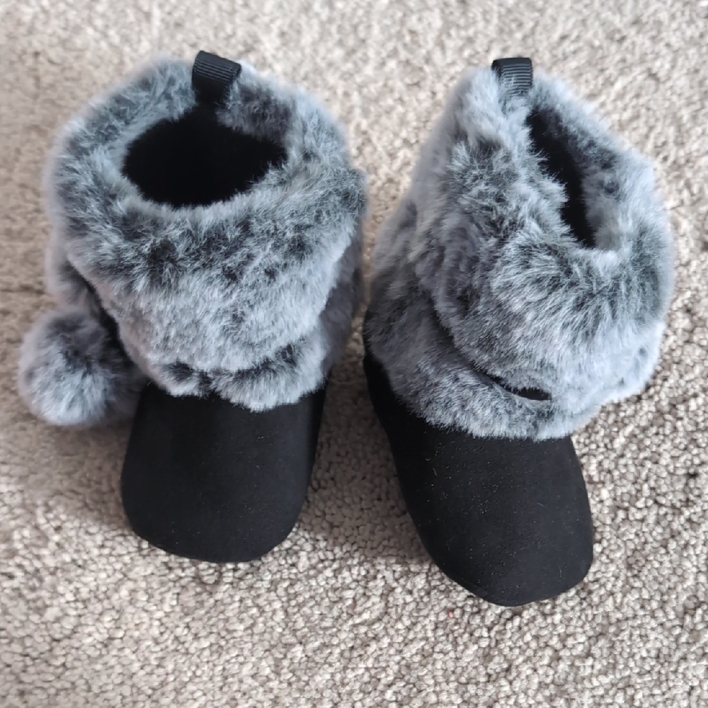 Cozy Black and Gray Fur Baby Booties